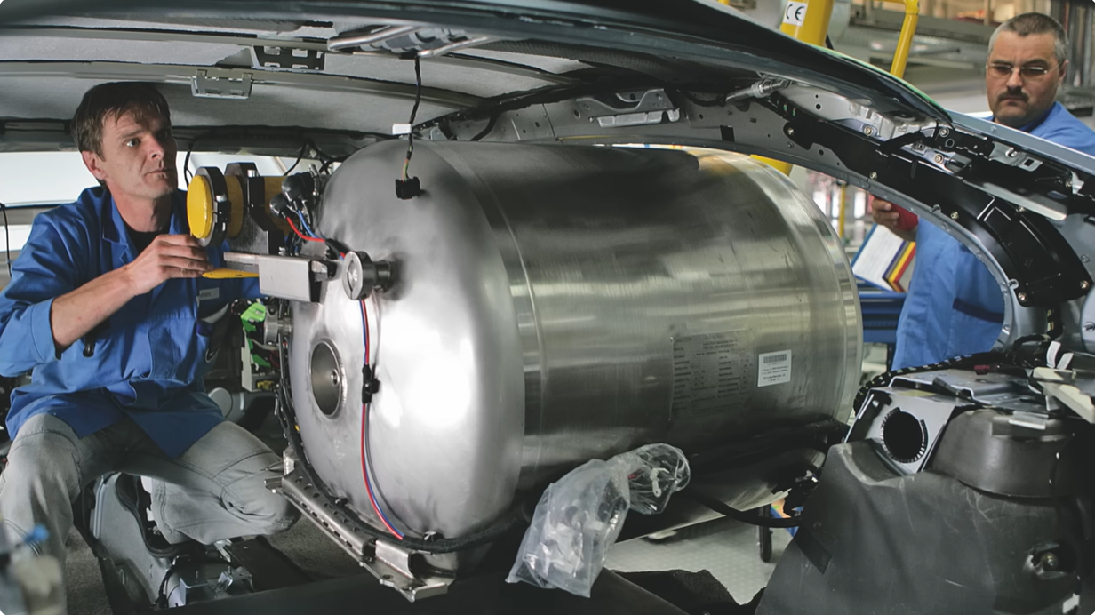 Vehicle showing the size of the hydrogen fuel tank, taking over most of the rear of the car